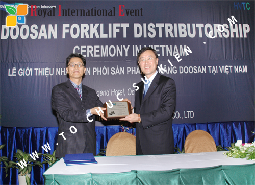 Tổ chức sự kiện Lễ giới thiệu nhà phân phối sản phẩm xe nâng DOOSAN tại Việt Nam 24