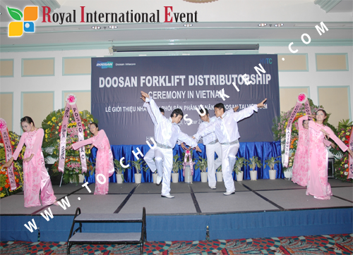 Tổ chức sự kiện Lễ giới thiệu nhà phân phối sản phẩm xe nâng DOOSAN tại Việt Nam 28