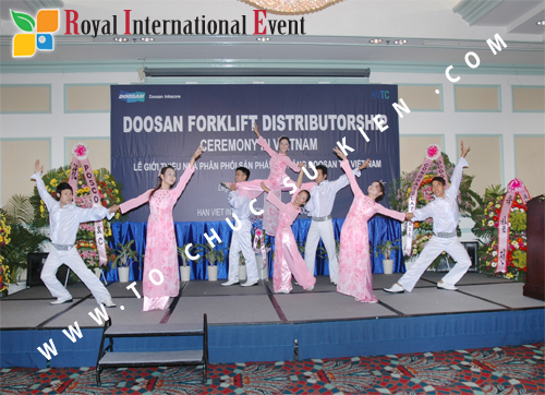 Tổ chức sự kiện Lễ giới thiệu nhà phân phối sản phẩm xe nâng DOOSAN tại Việt Nam 29