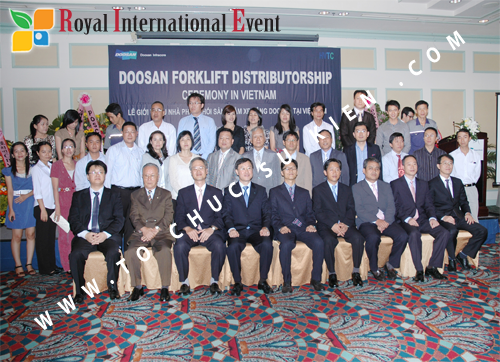 Tổ chức sự kiện Lễ giới thiệu nhà phân phối sản phẩm xe nâng DOOSAN tại Việt Nam 31