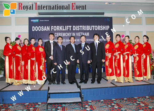 Tổ chức sự kiện Lễ giới thiệu nhà phân phối sản phẩm xe nâng DOOSAN tại Việt Nam 41