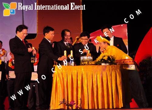 Tổ chức sự kiện Lễ  Tổng Kết năm 2010 và chào đón năm mới 2011 của công ty Cổ Phần Hữu Toàn 20