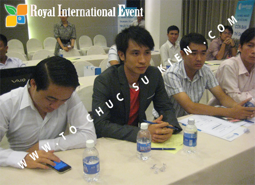 Công
 ty TNHH Quảng Cáo và Xúc Tiến Thương Mại Quốc Tế Hoàng Gia – Royal
International Event chính thức trở thành thành viên của Hiệp Hội Thương
Mại Điện Tử Việt Nam 07