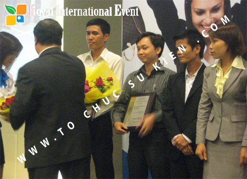 Công
 ty TNHH Quảng Cáo và Xúc Tiến Thương Mại Quốc Tế Hoàng Gia – Royal
International Event chính thức trở thành thành viên của Hiệp Hội Thương
Mại Điện Tử Việt Nam 09