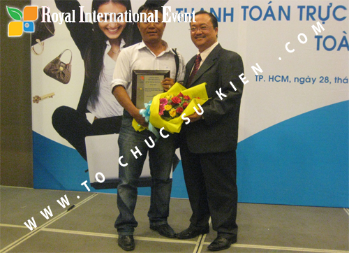 Công
 ty TNHH Quảng Cáo và Xúc Tiến Thương Mại Quốc Tế Hoàng Gia – Royal
International Event chính thức trở thành thành viên của Hiệp Hội Thương
Mại Điện Tử Việt Nam 18
