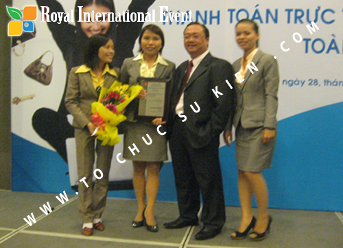 Công
 ty TNHH Quảng Cáo và Xúc Tiến Thương Mại Quốc Tế Hoàng Gia – Royal
International Event chính thức trở thành thành viên của Hiệp Hội Thương
Mại Điện Tử Việt Nam 20